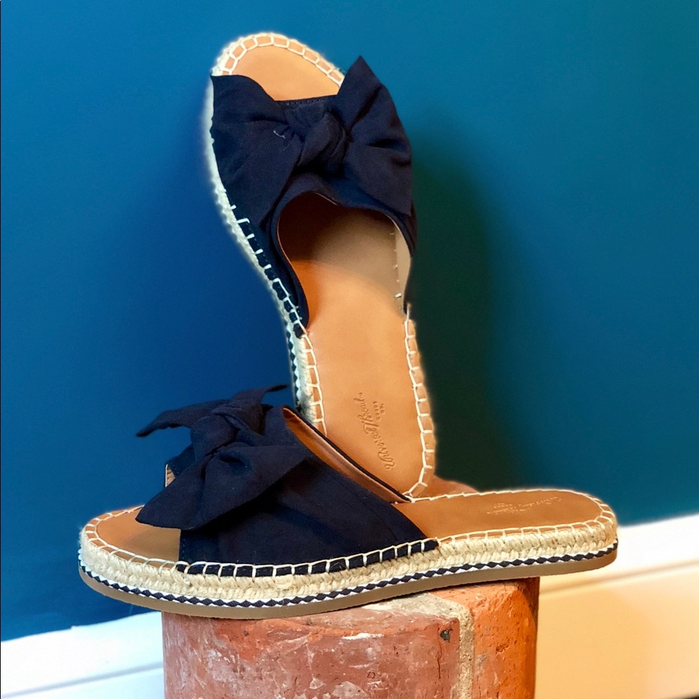 CUTE navy slides NWOT